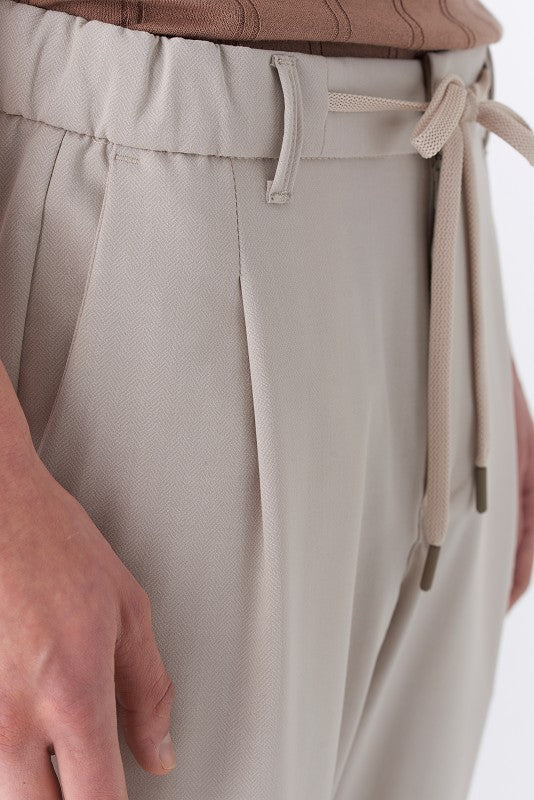Pantalone jogger spigato con elastico in vita