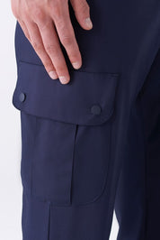 Pantalone blu modello Cargo