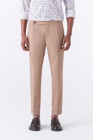 Pantalone taglio classico con pinces