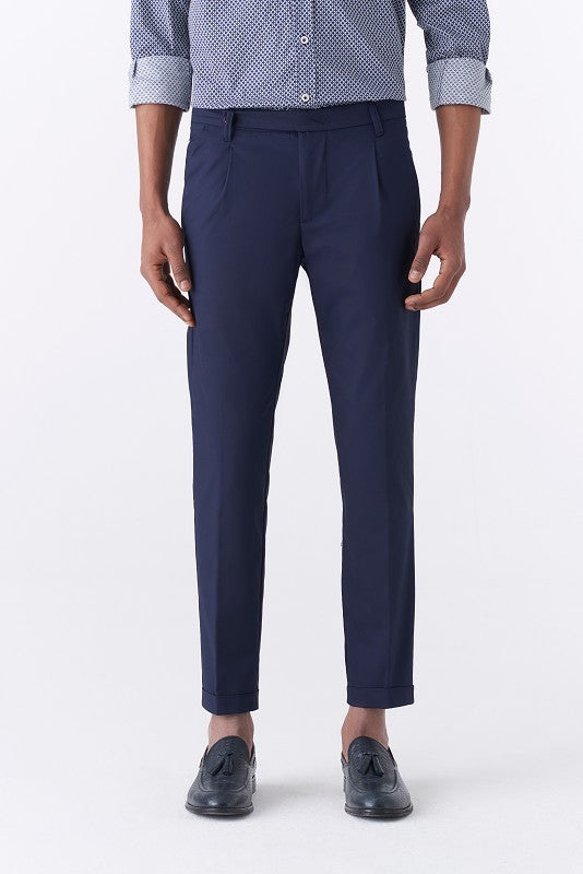Pantalone taglio classico con pinces