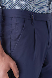 Pantalone taglio classico con pinces