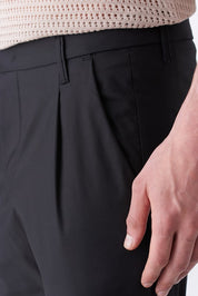 Pantalone taglio classico con pinces