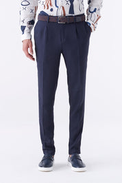 Pantalone con pinces trama diagonale misto lino