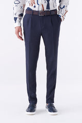Pantalone con pinces trama diagonale misto lino