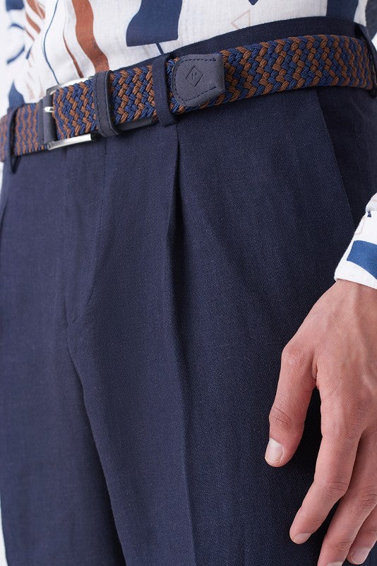 Pantalone con pinces trama diagonale misto lino