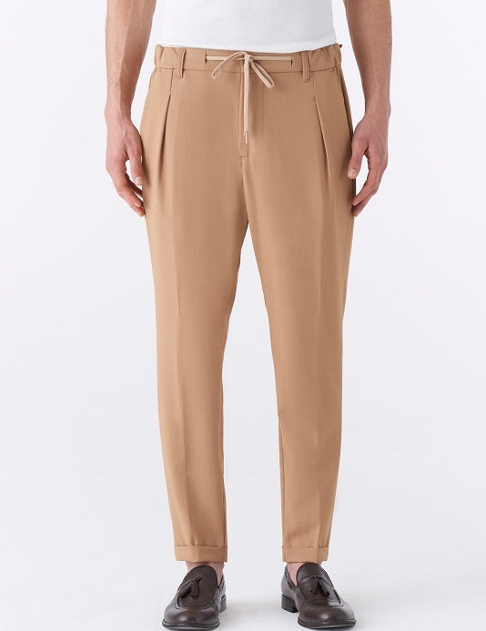 Pantalone jogger spigato con elastico in vita