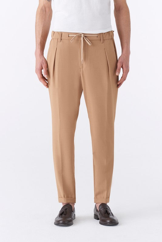 Pantalone jogger spigato con elastico in vita