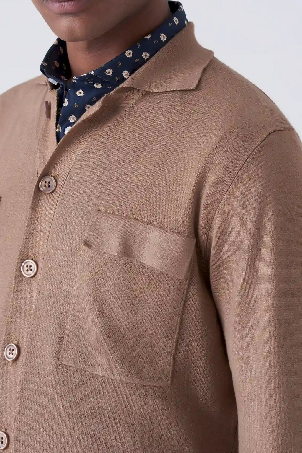 Overshirt con Tasche e Colletto a Camicia