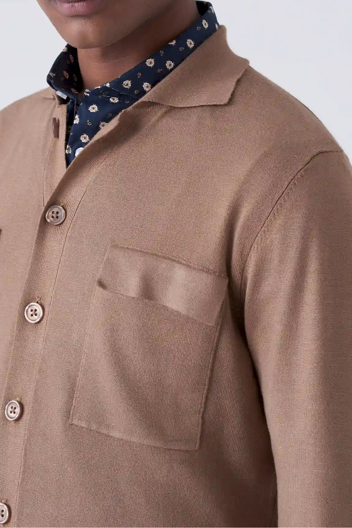 Overshirt con Tasche e Colletto a Camicia
