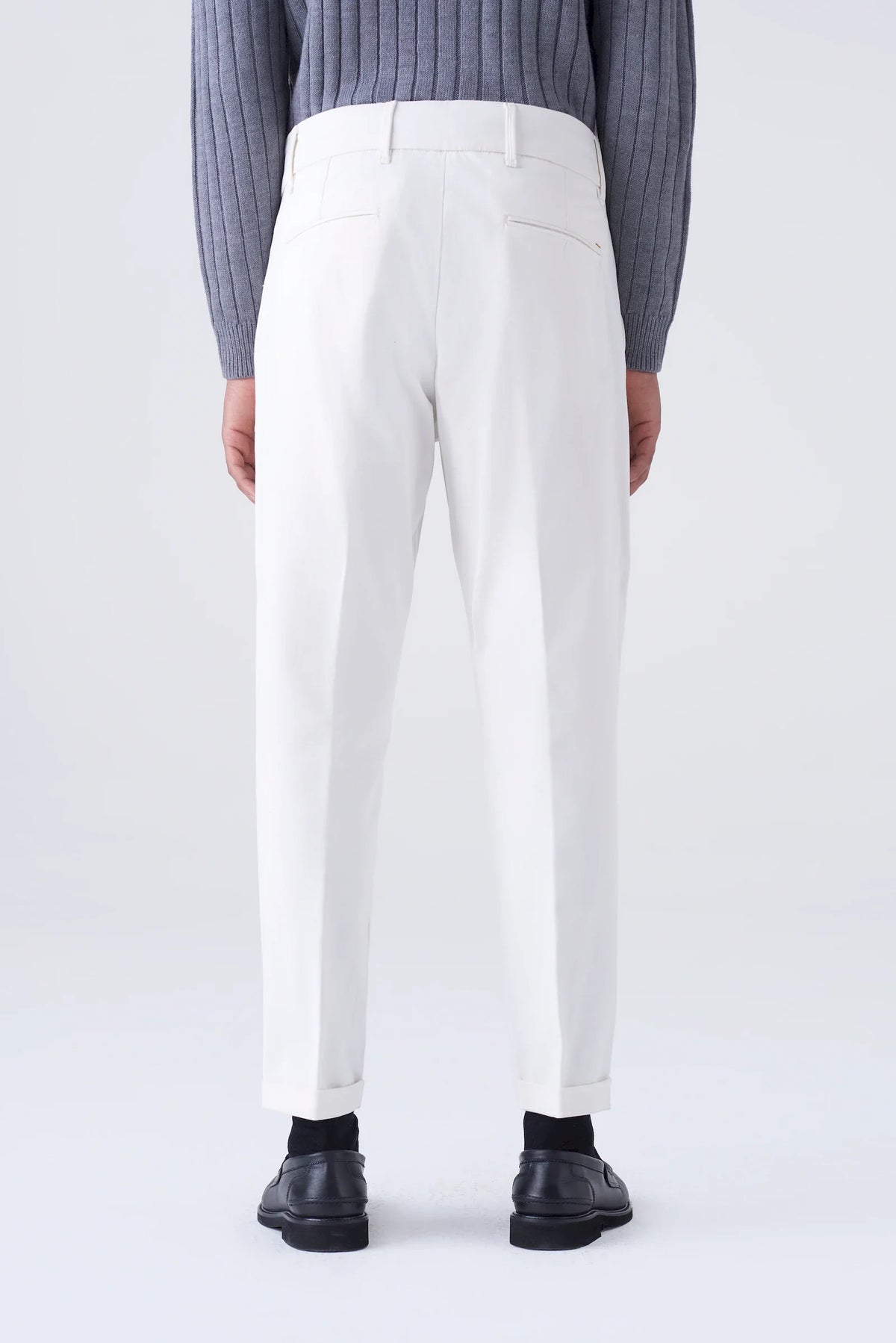 Pantaloni high waist con doppia pinces