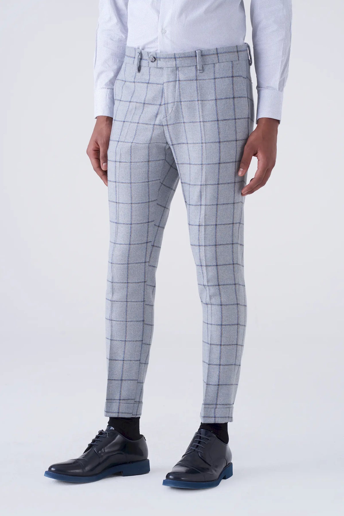 Pantaloni grigio chiaro fantasia a quadri