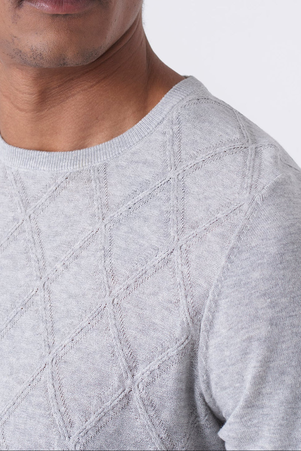 Maglia in filo con intarsio a rombo