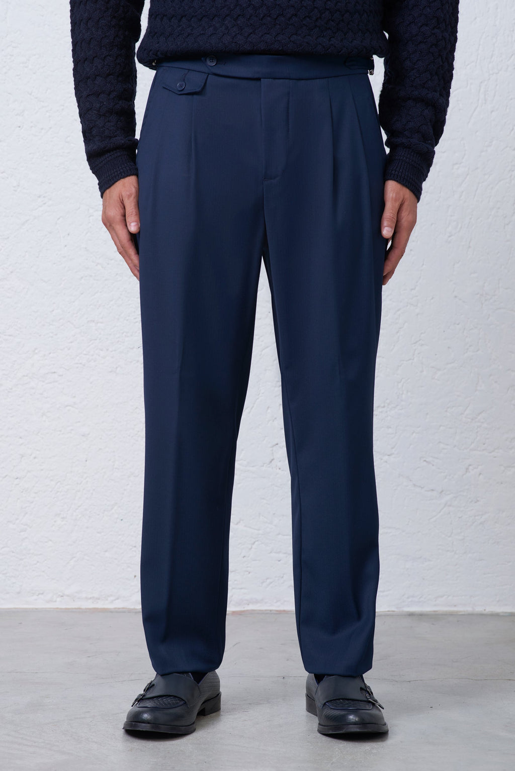 Pantalone  con Doppia Pince e Regolatori Laterali in Viscosa Stretch